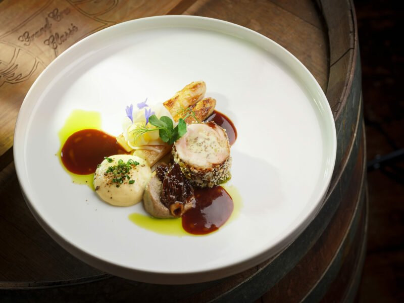 Restaurant Karner - Chiemgau Huhn Vin Jaune Morchel Spargel (1)